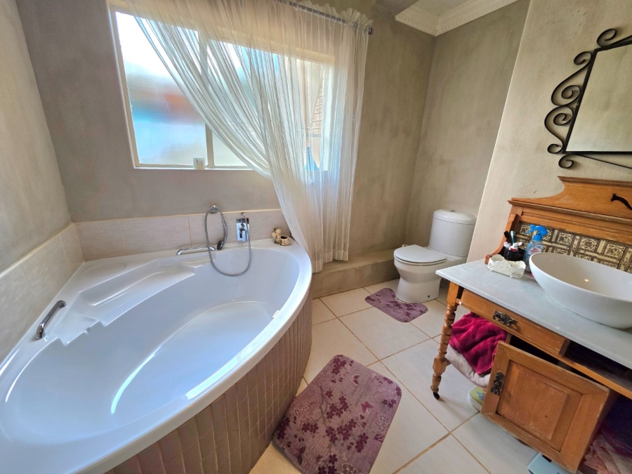 5 Bedroom Property for Sale in Panorama Free State